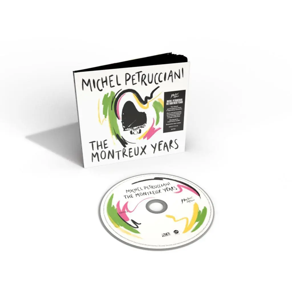 Michel Petrucciani, The Montreux Years CD, présente un boîtier avec un art abstrait coloré, une illustration de piano et un lettrage noir audacieux sur fond blanc.