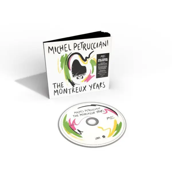 Michel Petrucciani, The Montreux Years CD, présente un boîtier avec un art abstrait coloré, une illustration de piano et un lettrage noir audacieux sur fond blanc.