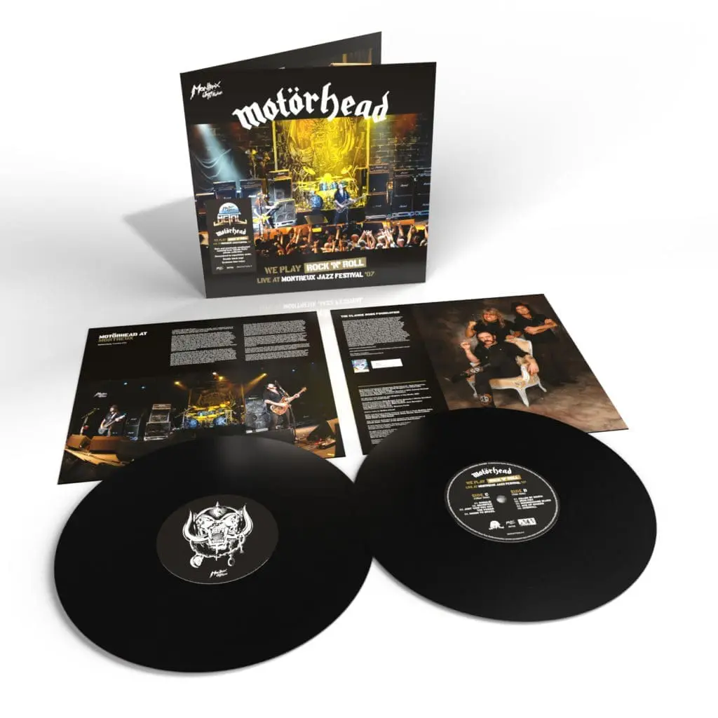 Le coffret Motörhead, Live At Montreux, Double Vinyle est présenté avec deux disques noirs, des photos de concerts, le logo emblématique du groupe et des informations sur le festival, mettant en valeur le dynamique album Live At Montreux du groupe.