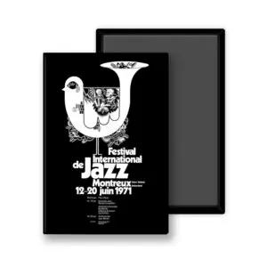 L'affiche Magnet Bruno Gaeng de 1971 pour le Festival de jazz de Montreux représente un oiseau blanc stylisé avec une tête en forme de trompette et un motif floral, ainsi que des détails de l'événement en gras et en blanc sur un fond noir.