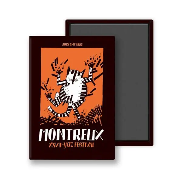 Aimant représentant le chat abstrait de Tomi Ungerer jouant des touches de piano avec des notes de musique. Le texte indique "Montreux XXVII Jazz Festival, July 2-17 1993" sur un fond orange et noir. Nom du produit : Aimant Tomi Ungerer, 1993.