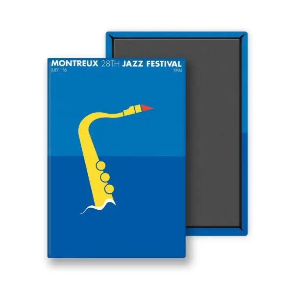Un carnet nommé Magnet Per Arnoldi, 1994, avec une couverture bleue, un dessin minimaliste de saxophone jaune, et le texte "Montreux 28th Jazz Festival July 1-16 1994" en haut. Représenté fermé et partiellement ouvert.
