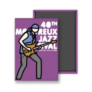 Un aimant rectangulaire intitulé "Magnet Julian Opie, 2006 - Purple" présente une illustration de style Julian Opie d'un guitariste sur un fond violet avec "40th Montreux Jazz Festival, June 30 - July 15, 2006" en arrière-plan.