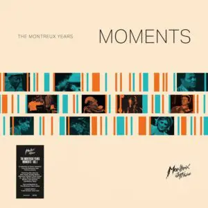 La pochette de l'album The Montreux Years : Moments présente un fond beige avec des bandes sarcelle et orange entrecoupées de photos de musiciens en train de jouer, ainsi que le logo du Montreux Jazz Festival en bas à droite.