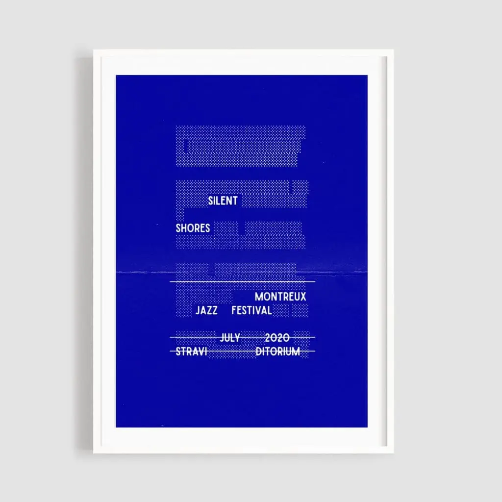 Une affiche bleue et blanche intitulée "Silent Shores" par Yoann Lemoine (Woodkid) pour le Montreux Jazz Festival 2020, avec des polices de caractères modernes et audacieuses et une bordure blanche nette.