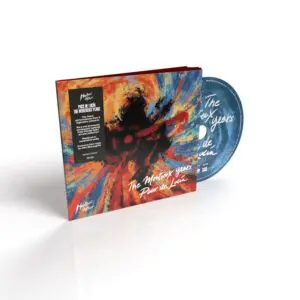 Le CD "Paco de Lucia, The Montreux Years" présente une pochette abstraite rouge, orange, bleue et noire avec un disque partiellement retiré. Il propose un son remasterisé et des morceaux inédits des concerts de Paco de Lucia à Montreux.
