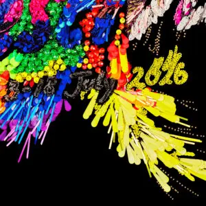 Des paillettes, des perles et des étincelles éclatent comme des feux d'artifice sur un fond noir dans le style de l'Affiche Kévin Germanier, 2026, avec "4th of July 2016" en lettres scintillantes.